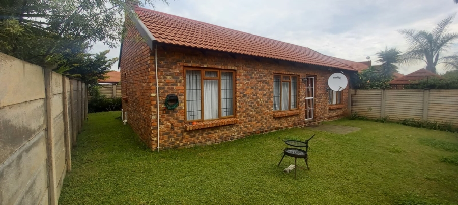 2 Bedroom Property for Sale in Langenhovenpark Free State